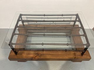 Antigua mesa reja y cristal