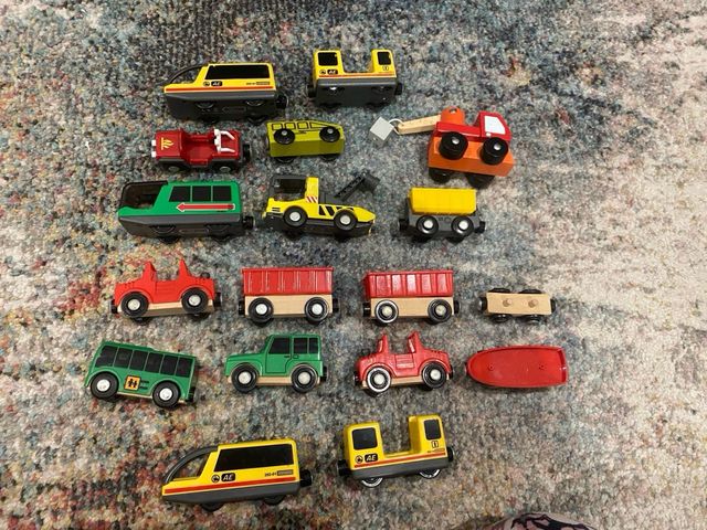 Lote de vehiculos para vias de madera. Playtive