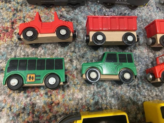 Lote de vehiculos para vias de madera. Playtive