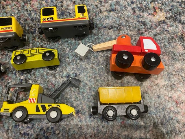 Lote de vehiculos para vias de madera. Playtive