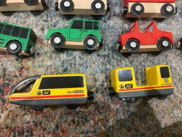 Lote de vehiculos para vias de madera. Playtive