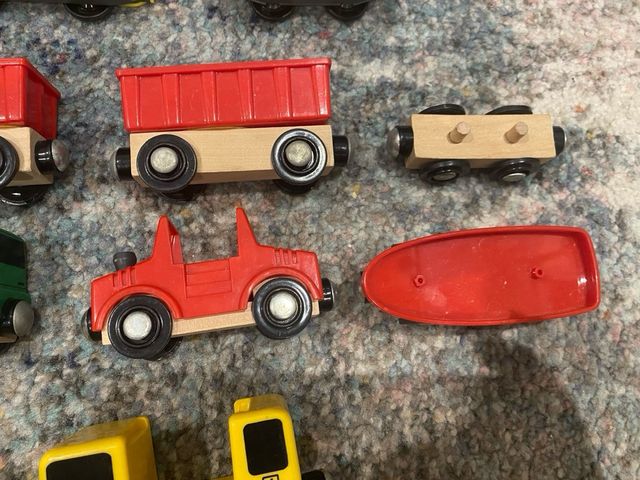 Lote de vehiculos para vias de madera. Playtive