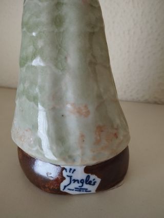 Dama lectora de porcelana