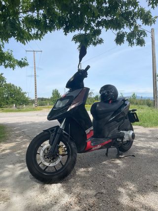 Aprilia sr motard 125