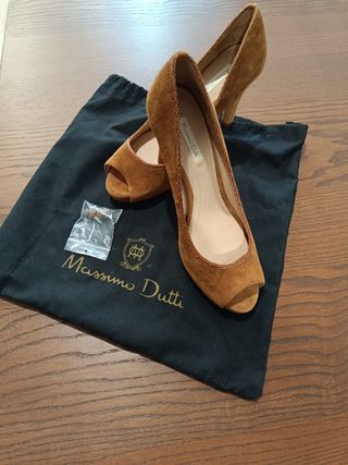 Zapatos Fiesta Massimo Dutti, 79 euros.