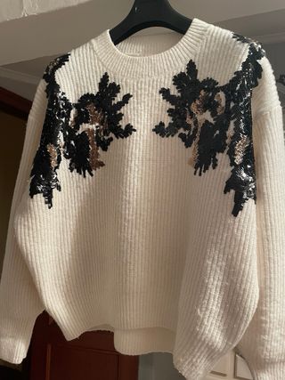Jersey beige con adornos 