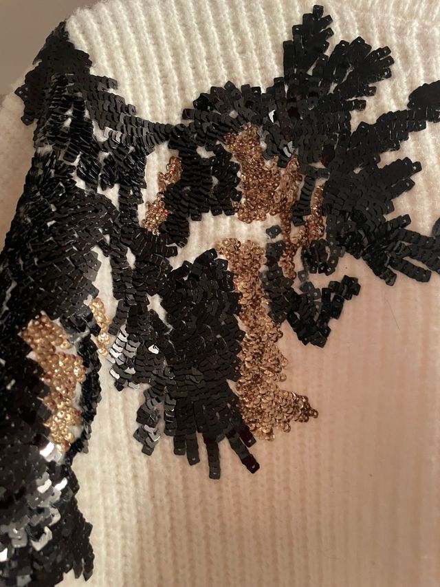 Jersey beige con adornos