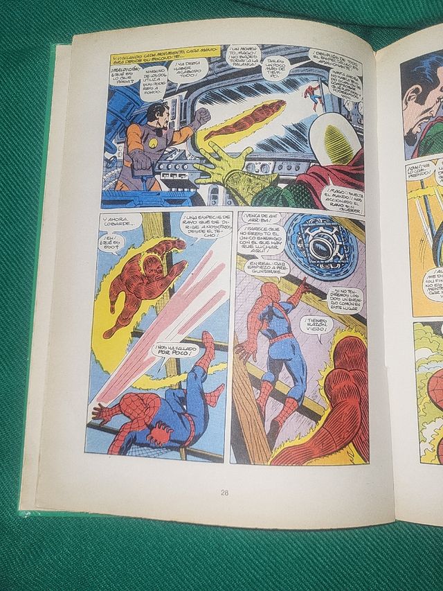 El hombre araña contra la antorcha