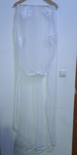 Vestido de novia estraple con chaqueta