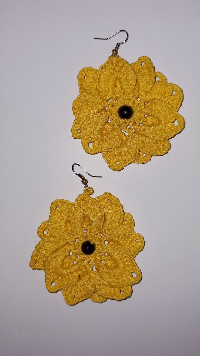Orecchini a uncinetto