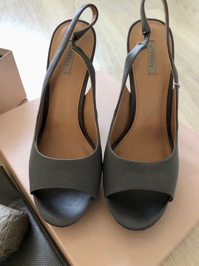 Sandalias Uterqüe satén gris