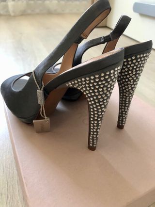 Sandalias Uterqüe satén gris