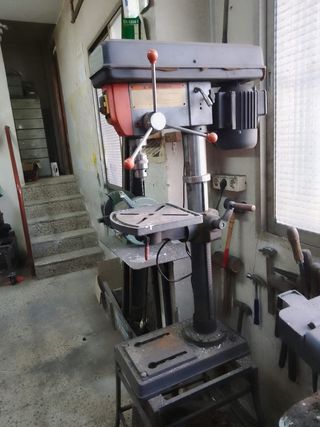 Taladro con soporte profesional