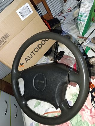 Volante Suzuki original desplazado