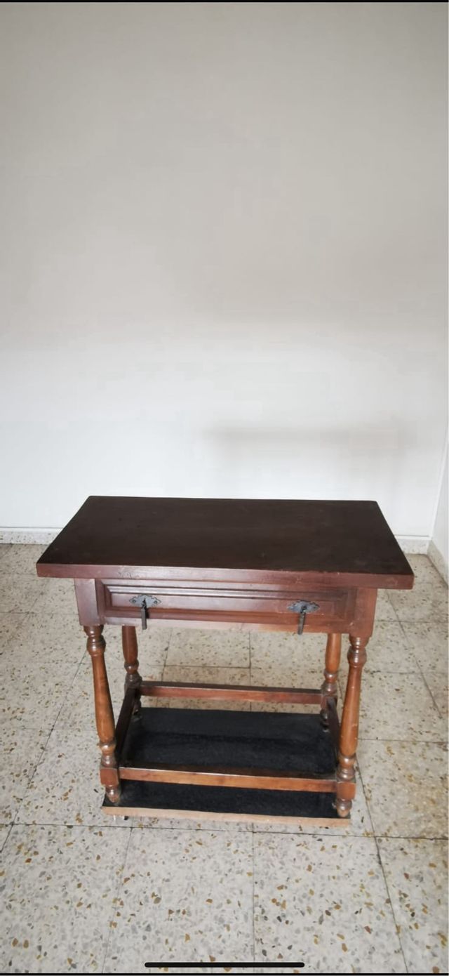 Mesas estilo castellano de madera