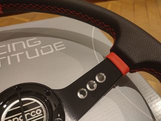 Volante desplazado cuero sparco