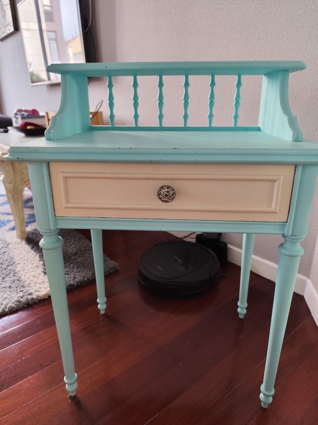 Mesita de noche vintage restaurada