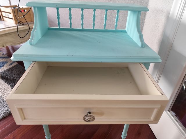 Mesita de noche vintage restaurada