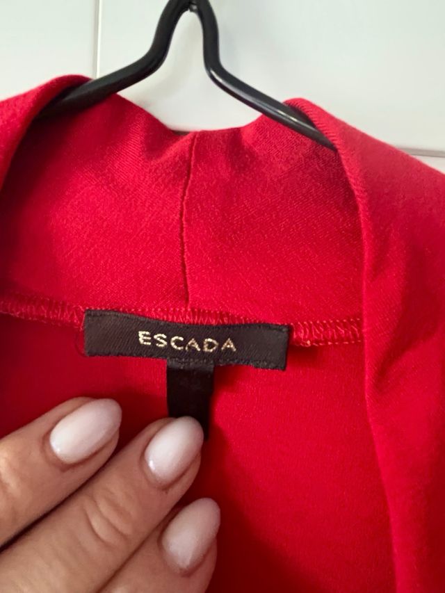 Camiseta/ blusa ESCADA
