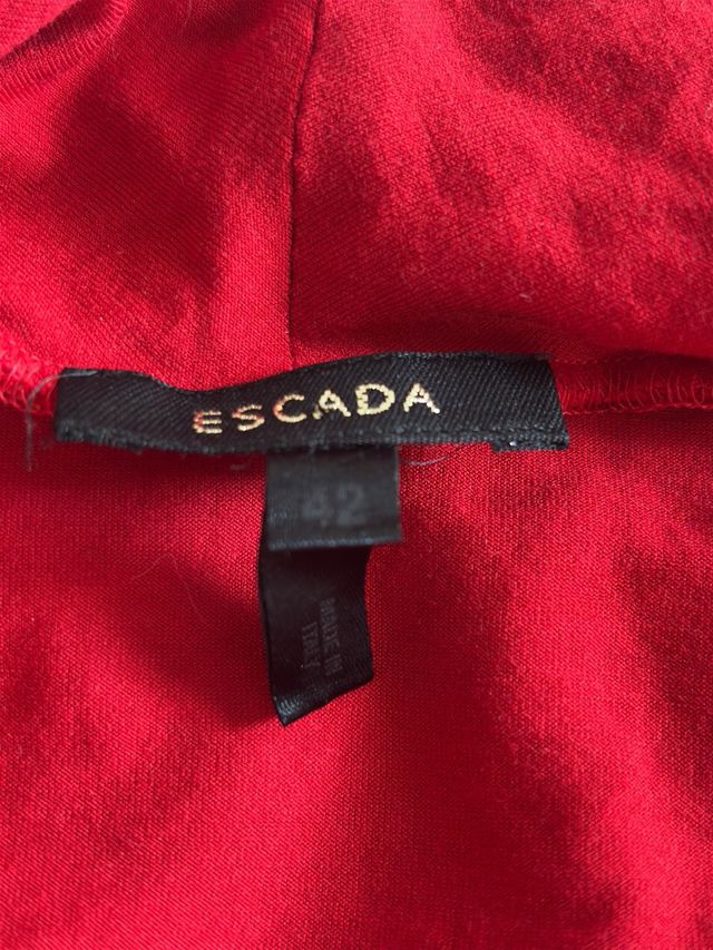 Camiseta/ blusa ESCADA