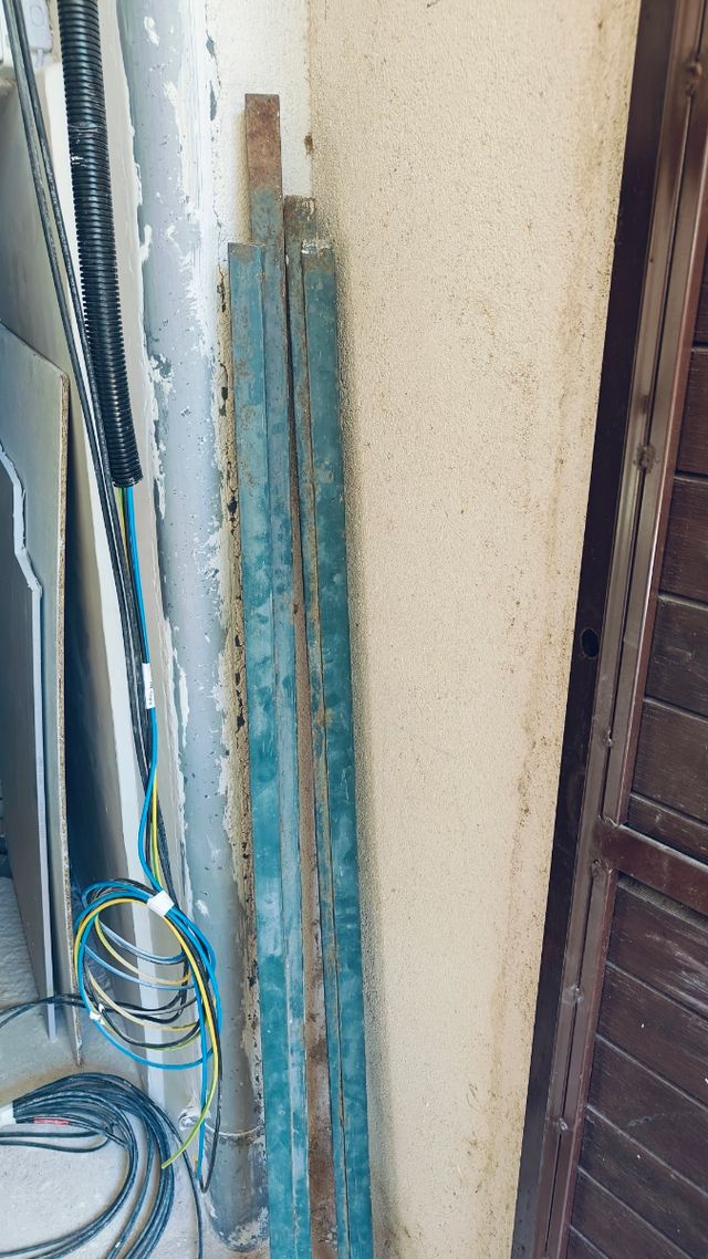 Puerta verde de chapa