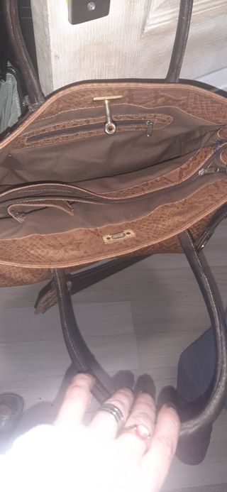 Bolsos de piel.