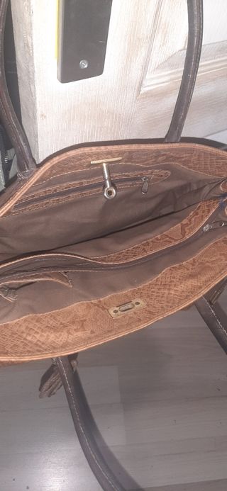 Bolsos de piel.