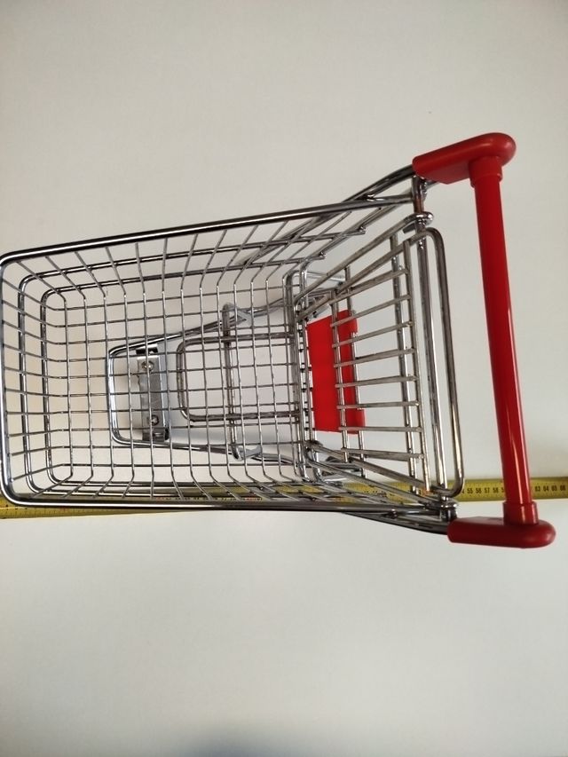 Carro de compra metálico mini y escala.