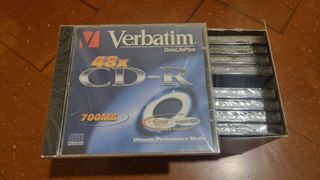 Lotto di DVD e CD nuovi vergini e custodie varie