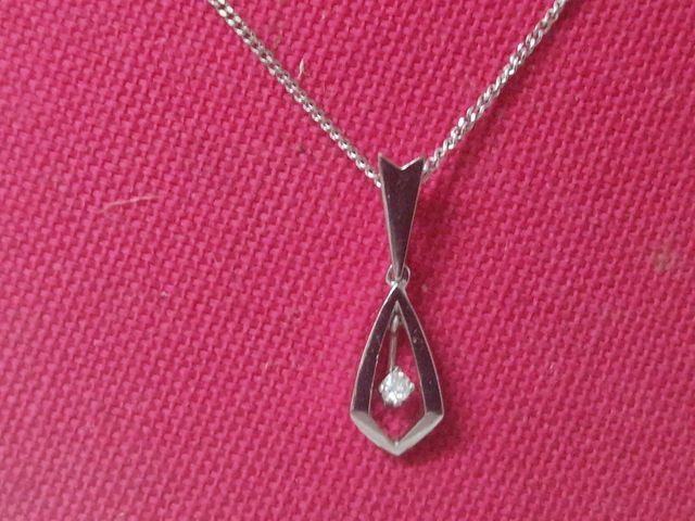 COLGANTE Y CADENA ORO BLANCO 18 K DIAMAN
