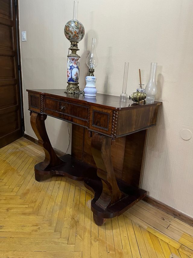 Consola Fernandina s XIX