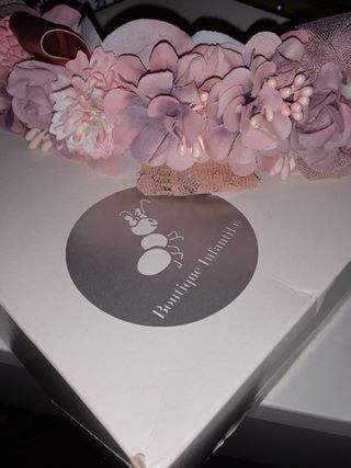 Comunión niña tiara flores