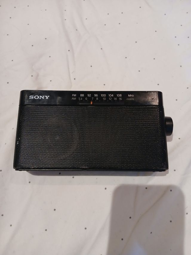 Radio analógica portátil sony