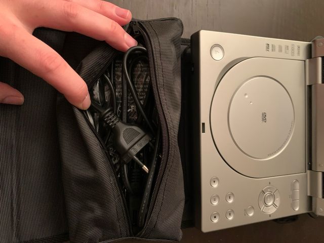 DVD portátil AIRIS con funda y caja original