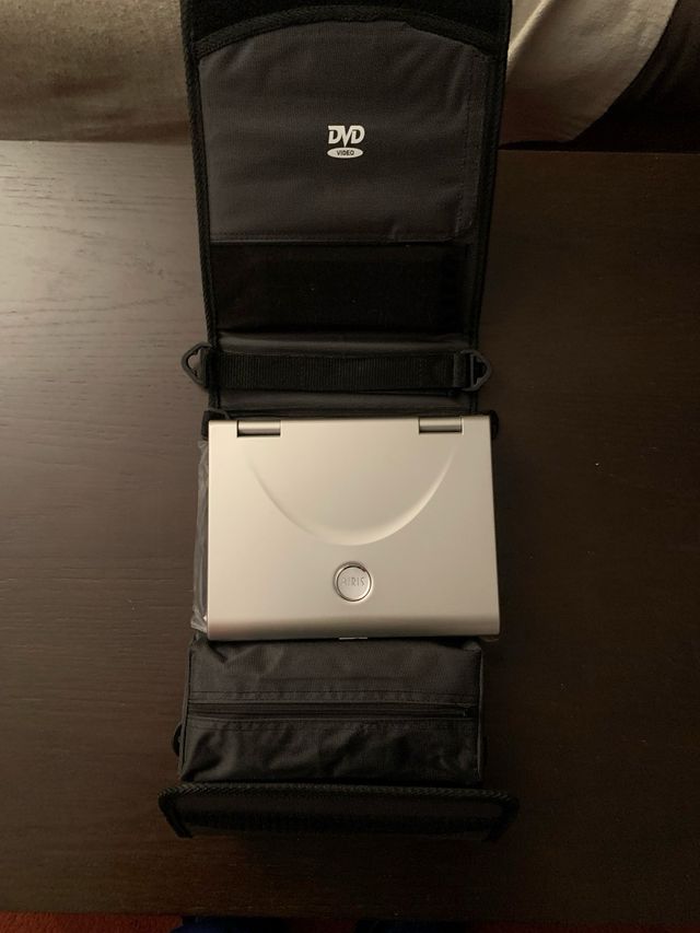 DVD portátil AIRIS con funda y caja original