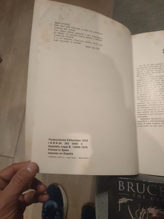 Revistas,DVD,documentales sobre BruceLee