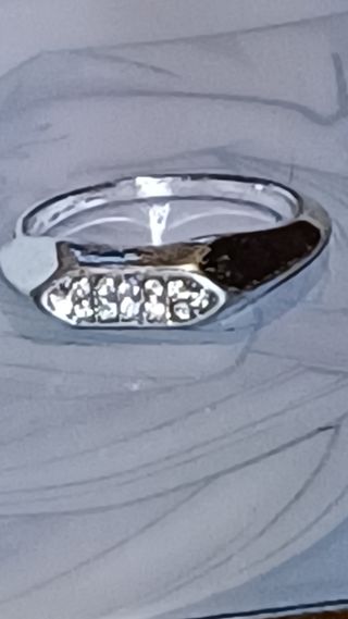ANILLO PLATEADO CON DIAMANTES SINTÉTICOS