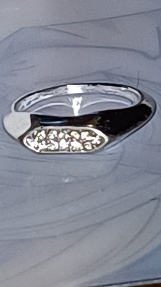 ANILLO PLATEADO CON DIAMANTES SINTÉTICOS