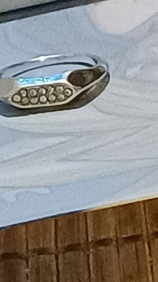 ANILLO PLATEADO CON DIAMANTES SINTÉTICOS