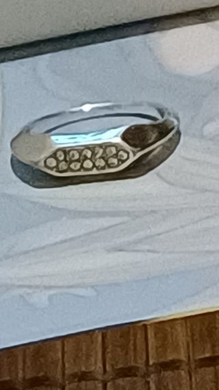 ANILLO PLATEADO CON DIAMANTES SINTÉTICOS