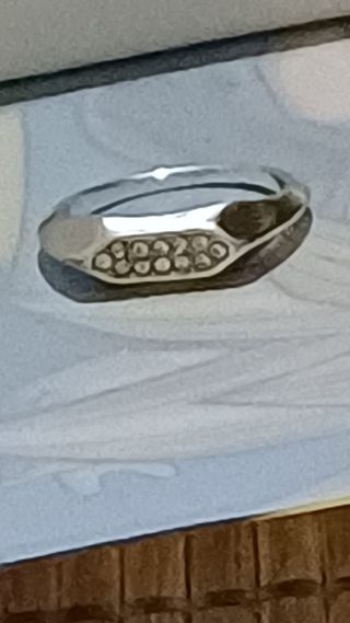 ANILLO PLATEADO CON DIAMANTES SINTÉTICOS