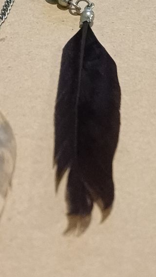 PENDIENTES CON PLUMAS TRIVALES Y BORLAS 