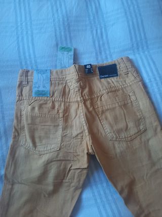 Pantalón mostaza Slim Fit, 42 Bershka
