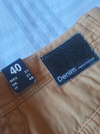 Pantalón mostaza Slim Fit, 42 Bershka