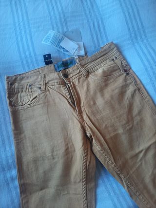 Pantalón mostaza Slim Fit, 42 Bershka
