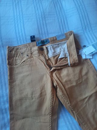 Pantalón mostaza Slim Fit, 42 Bershka