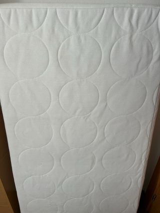 Colchón cuna Jättetrött y protector Ikea