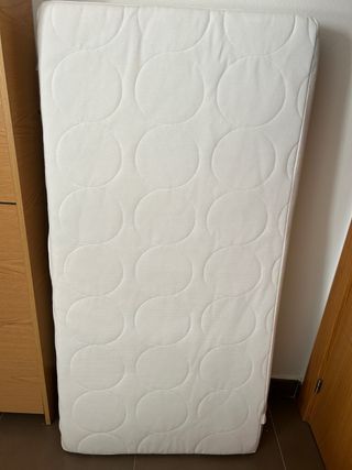 Colchón cuna Jättetrött y protector Ikea