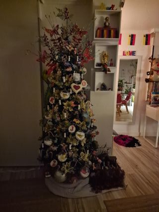 Árbol de Navidad con el Cesto del Pie