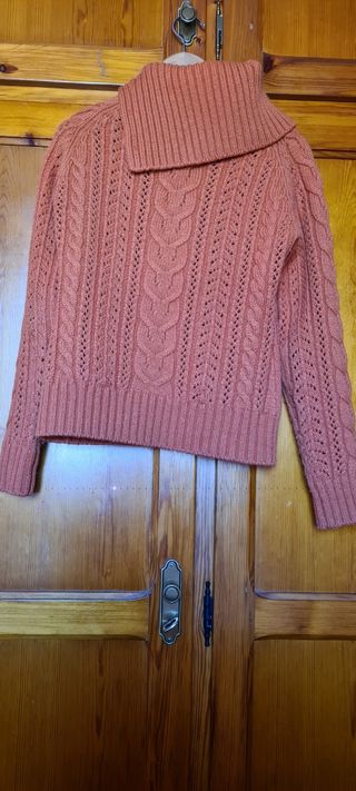 Jersey naranja de cuello vuelto